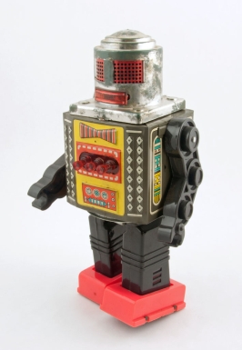 "Robô—Movido a Pilhas [Robot—Powered by Batteries]"