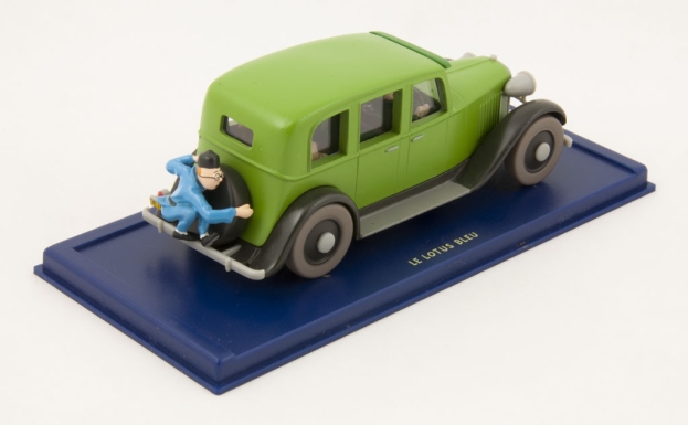 "La Limousine des 'Le Lotus Bleu' [The Limousine from 'The Blue Lotus']"