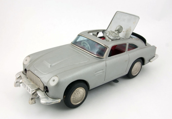 "Multi Action 711 Aston-Martin Secret Ejector Car"
