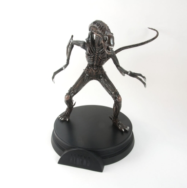 "Aliens—Alien Warrior Signature Statue"